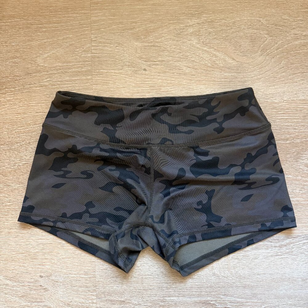 Born Primitive Double Take Booty Shorts 2.5 Camouflage Small